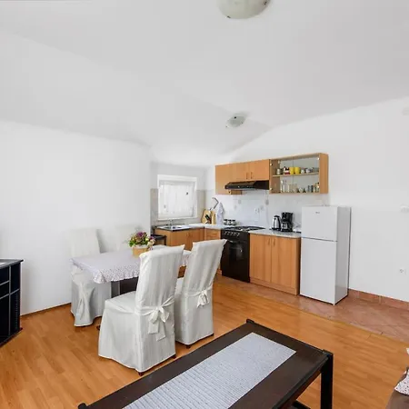 Ulika Apartament *